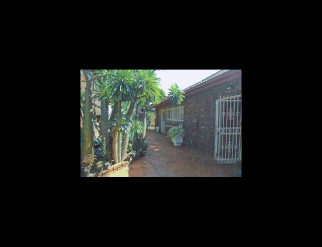 3 BEDROOM HOUSE FOR SALE IN THERESAPARK